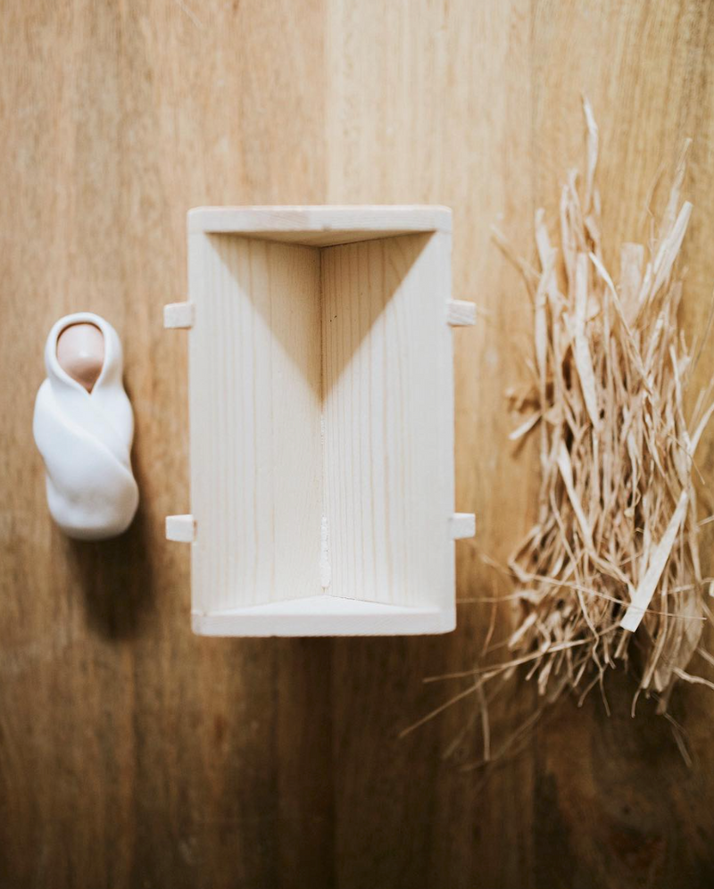 The Giving Manger  Step by Step